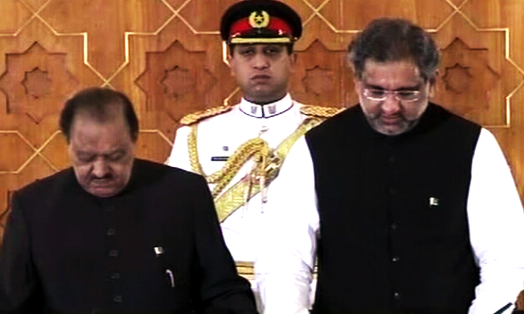 പാ​കി​സ്​​താ​നി​ൽ പു​തി​യ  മ​ന്ത്രി​സ​ഭ അ​ധി​കാ​ര​േ​മ​റ്റു